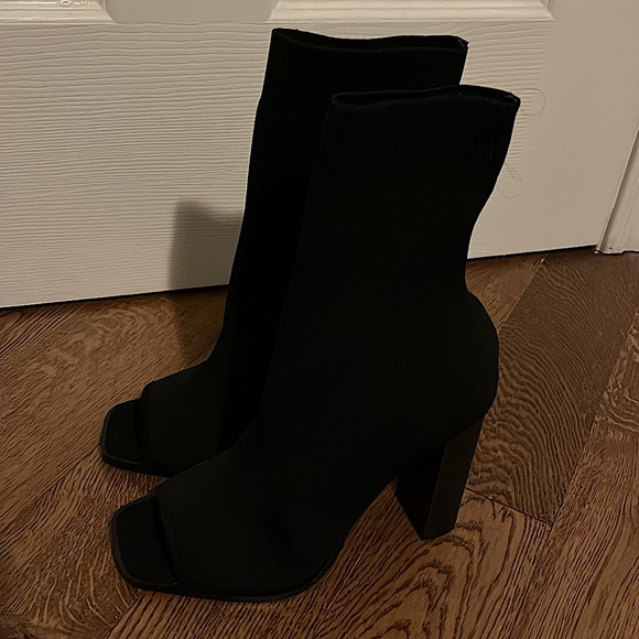 Women heeled slip on sock boots - Picture 3 of 4